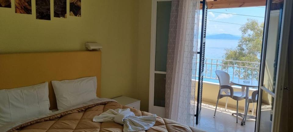 Aparthotel Ionian Mare Agios Ioannis Peristerion Exterior foto