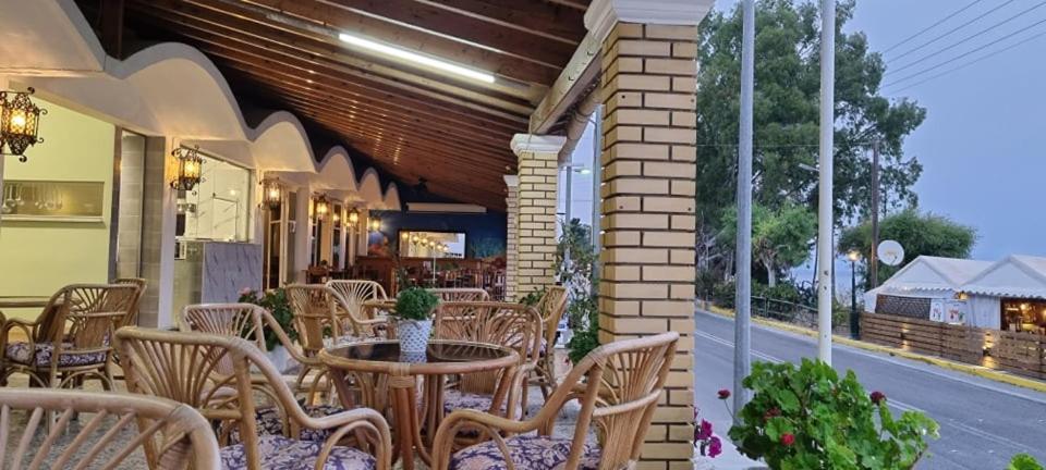 Aparthotel Ionian Mare Agios Ioannis Peristerion Exterior foto